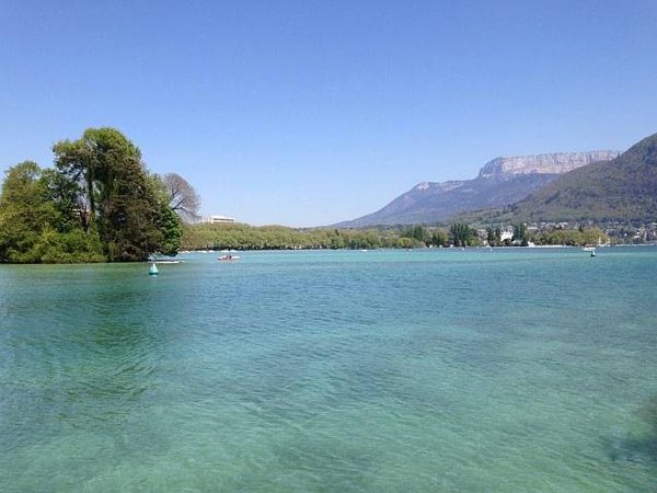 Découvrez Comment Organiser un Séjour Pas Cher à Annecy : Astuces et Bons Plans